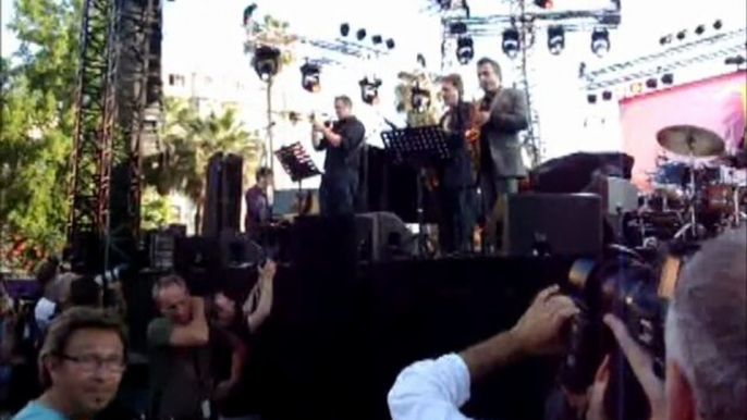 NICE JAZZ VIDEO 2011 ( Extraits du Concert de Milles Davis's Guitare Heroes )