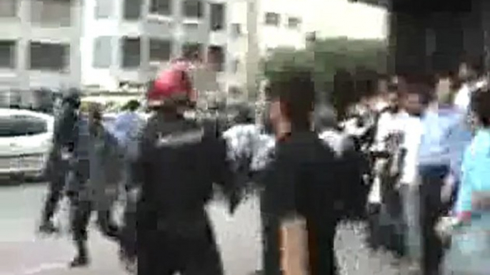 Iran : une vidéo des violences policières
