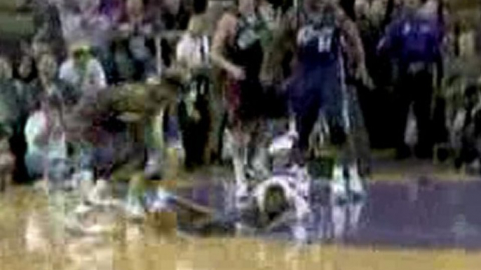 NBA LeBron James throws down a flush off the Shaquille O'Nea