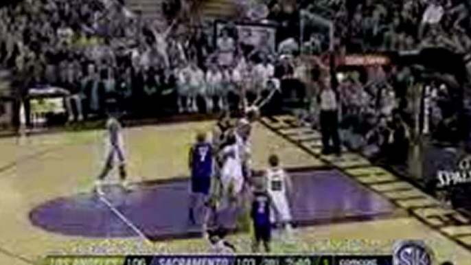 NBA Kobe Bryant heats up and drains a pair a 3-pointers in t
