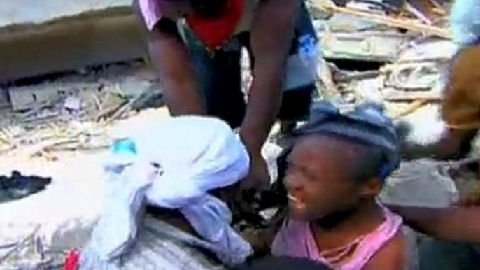 Haiti: ragazza di 13 anni estratta dalle macerie dopo 18 ore