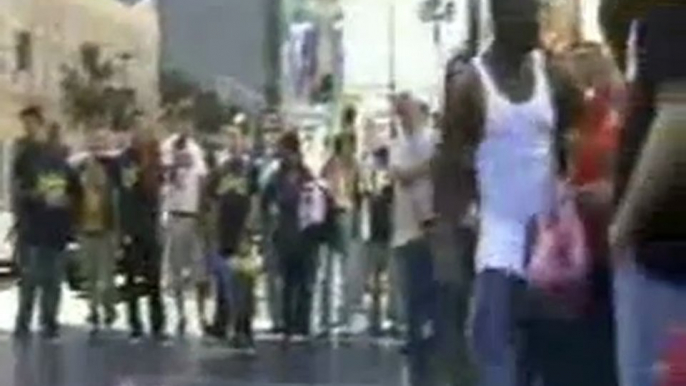 Danse de rue sur Michael Jackson