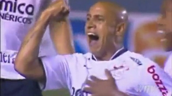 Roberto Carlos goal against Santo Andre