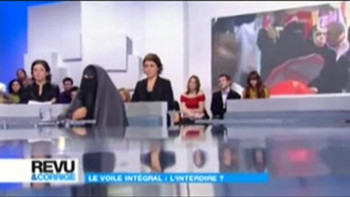 Débat à propos du niqab entre Kenza et Siham Habchi