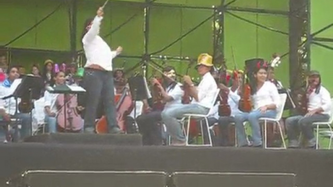 Viva Venezuela y la Orquesta Sinfonica Infantil de Carabobo