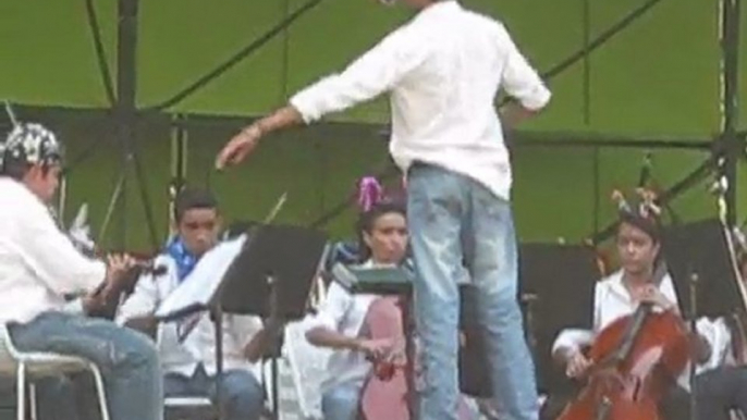 Marcha Eslava y la Orquesta Sinfonica Infantil de Carabobo