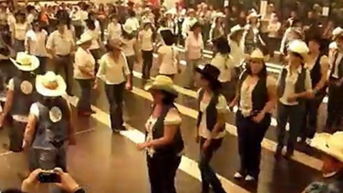 Bal Country City 2010 - La danse chorégraphiée par Cindy...