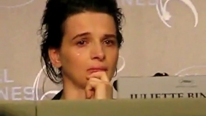 Juliette BINOCHE en larmes Festival Cannes 2010