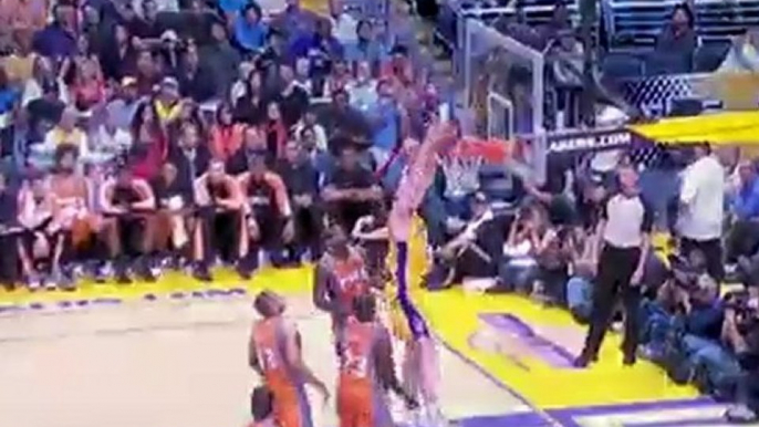 Lamar Odom throws a nice pass to Pau Gasol, who finishes wit