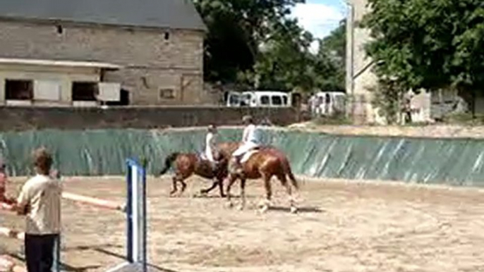 echauffement pr le concours de sauts d'obstacles à brounas !