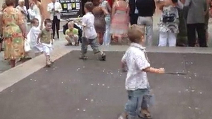 les enfants devant la mairie de Moissac