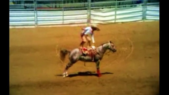 INCREDIBLE FATHER SON RODEO LASSOO ROPE DEMONSTRATION