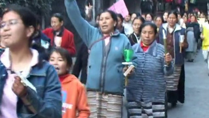 manifestation contre J.O pékin Darjeeling