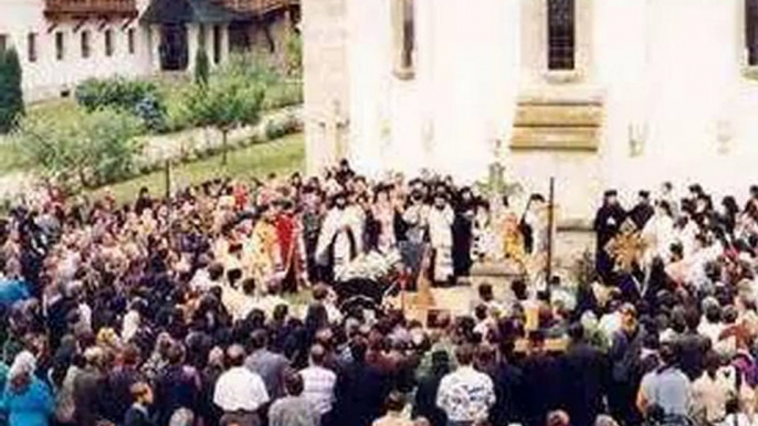 Romanian Orthodox Chant - Psalm 1,2,3 at Putna Monastery