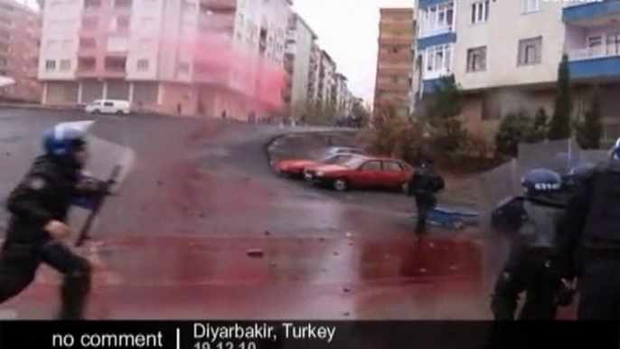 Turkey : clashes between pro-Kurdish... - no comment