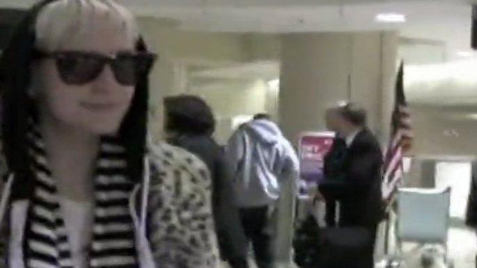 Ashlee Simpson Smiles At Questioning