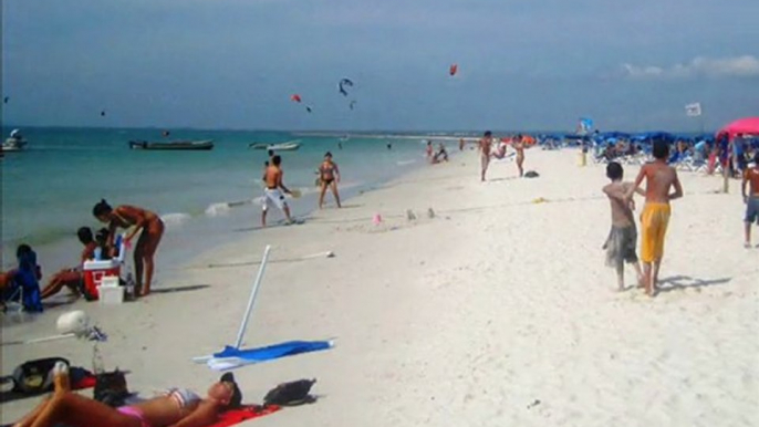 Kitesurfing at Coche Island, black and white Video and Photographies