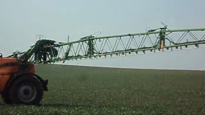 Apport d'azote sur du colza avec Massey Fergusson 7485 et le pulvé Amazone 40 mètre de rampes