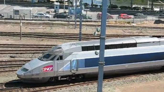 Nantes : arrivée train TGV gare SNCF