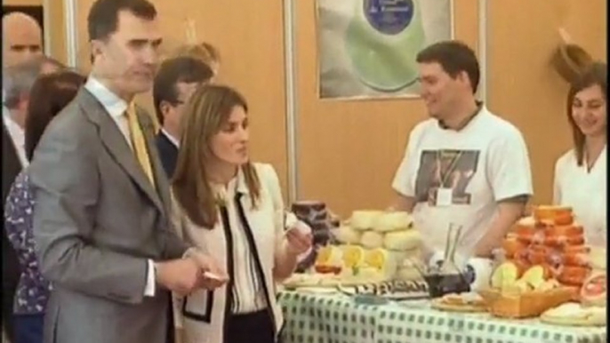 Príncipes de Asturias visitan la 'Feria del Queso'