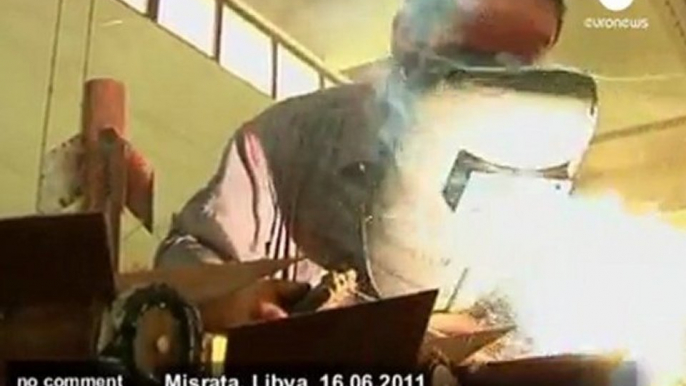 Libyan rebels build weapons in makeshift... - no comment