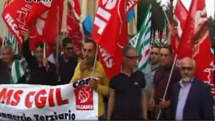 CN24 | Catanzaro, guardie giurate in piazza per il mancato rinnovo del contratto