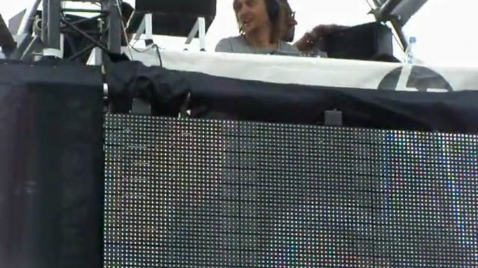 David Guetta @ Techno Parade " Snoop Dogg - Sweat "