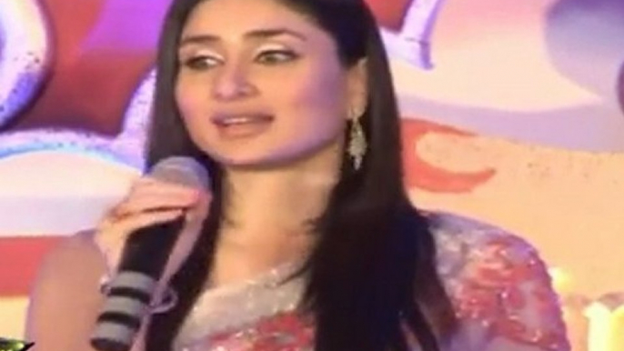 Hot Kareena Kapoor In saree & Shows Her Deep Sexy Navel