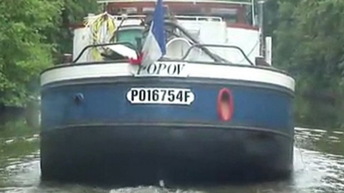 Péniche Popov en navigation sur le canal des Vosges, été 2011.
