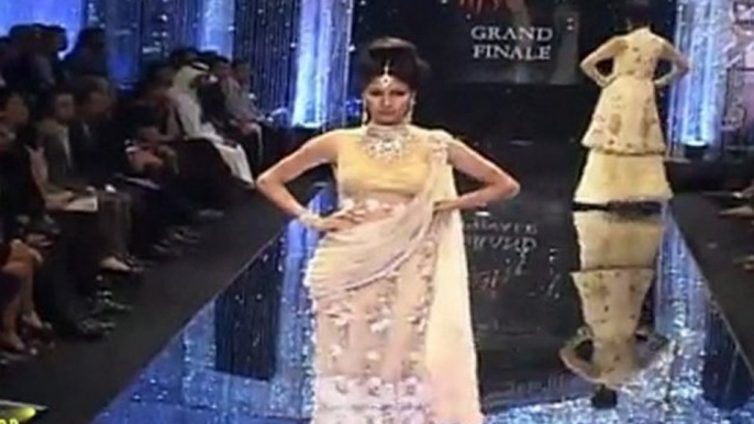 Gorgeous Babe Walks The Ramp Gracefully At IIJW Grand Finale 2011