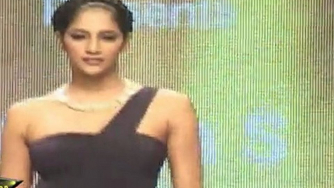 Hot babe Walks On ramp In SEXY Green Long Gown IIJW 2011 Fashion Show Third Day