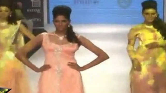 Gorgeous Babes Walk On Ramp At IIJW Grand FInale 2011