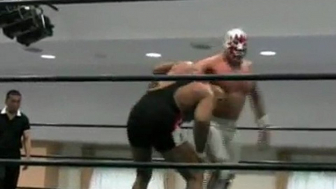 Solar vs Negro Navarro 31.07.2011 Fuchu Pro-Wrestling Tokyo Japon