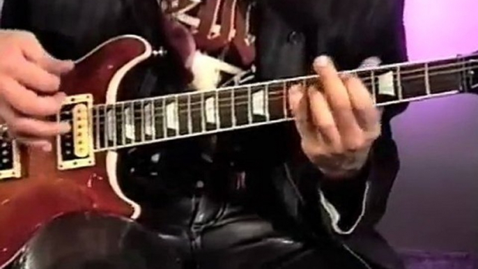 Extrait de La guitare selon Angus Young