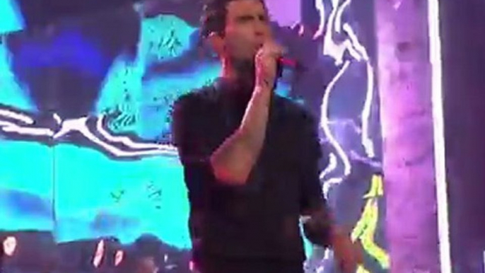 Maroon 5 - Moves like Jagger (feat. Christina Aguilera) @ AMAs