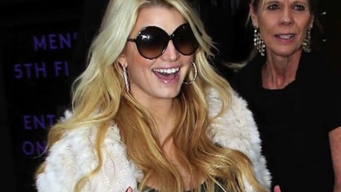 Pregnant Jessica Simpson Goes on NYC Shopping Trip