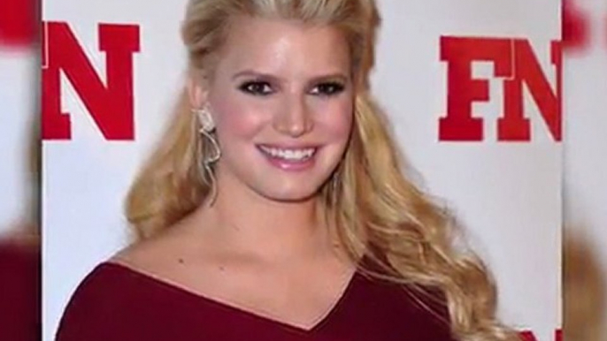 Pregnant Jessica Simpson is Radiant in Red