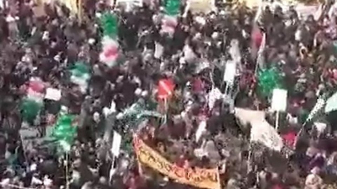 فري برس   مدينة ادلب اغنية الشعب يريد تحرير البلاد 30 12 2011