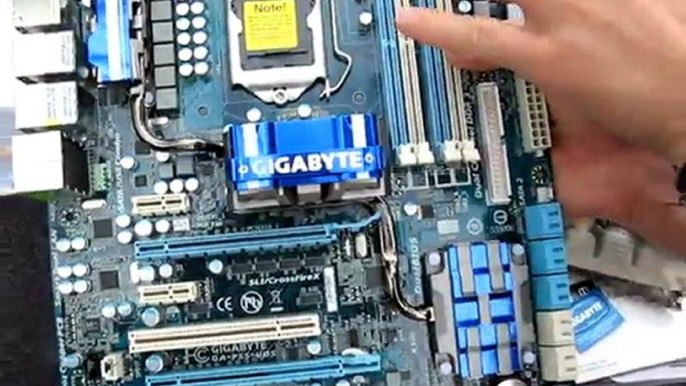 Gigabyte P55-UD5 P55 LGA1156 Core i5 Motherboard Unboxing Linus Tech Tips