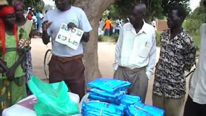 Uganda, West Nile: Bednet distribution