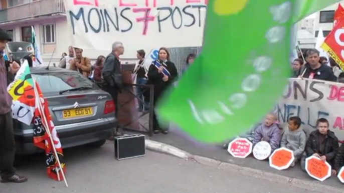 Intervention de Hella KRIBI ROMDHANE, conseillère régionale d'Ile-de-France lors de la manifestation contre les suppressions de postes d'enseignants à Massy (31/03/2012)