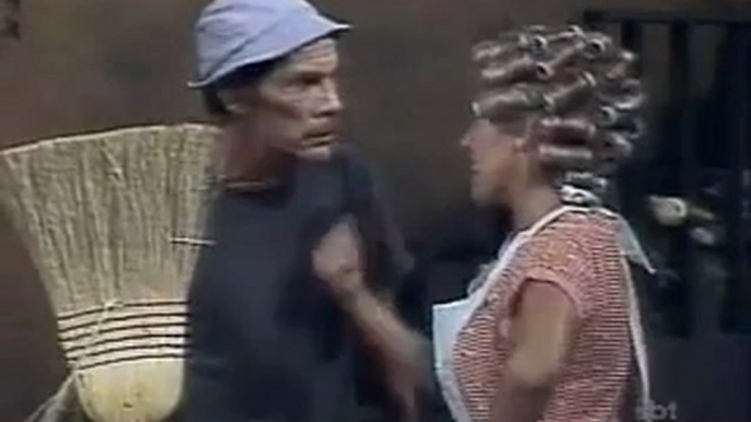 CHAVES - Florinda dá um tapa na cara de Seu Madruga