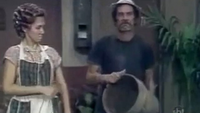 CHAVES - Florinda dá um tapa na cara de Seu Madruga