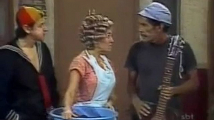 CHAVES - Florinda dá um tapa na cara de Seu Madruga