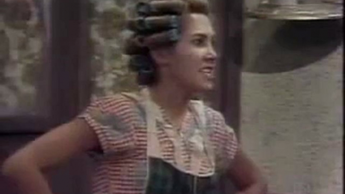 CHAVES - Florinda dá um tapa na cara de Seu Madruga