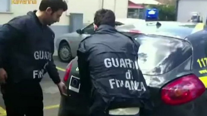 Ravenna - Sequestrati soldi hashish e una piantagione di marijuana (16.05.12)