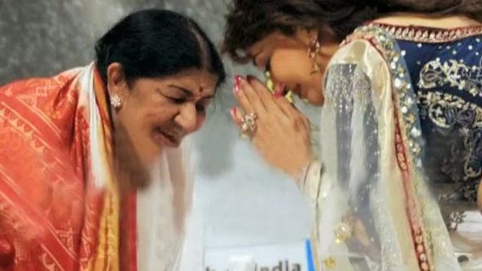 Lata Mangeshkar Presents The Dinanath Mangeshkar Award To Madhuri Dixit - Bollywood Time