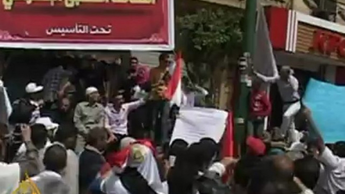 Protesters return to Egypt's Tahrir square