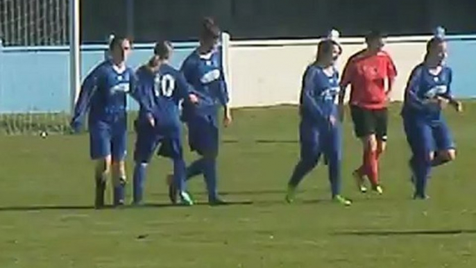 Florine conclue son échappé par une belle frappe en pleine lucarne