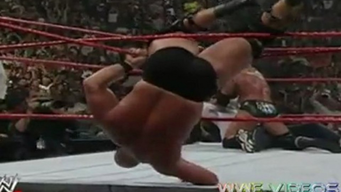 WWE STONE COLD GETS STUCK BETWEEN ROPES AND HHH HELPS HIM GET OUT OF THAT PROBLEM